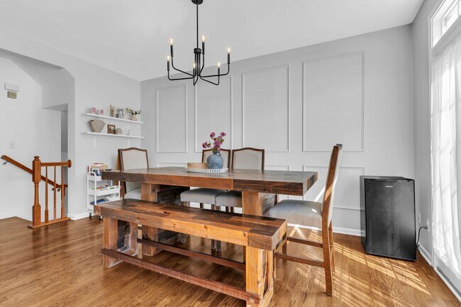 Building Photo - Beautiful 3-level 3 BR 2.5BA Townhome in P...
