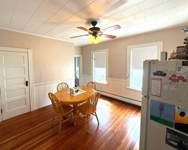 Building Photo - 158 Grove St