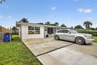 Building Photo - 2331 Flamingo Dr