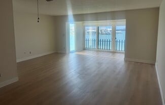 Building Photo - 868 Bayway Blvd