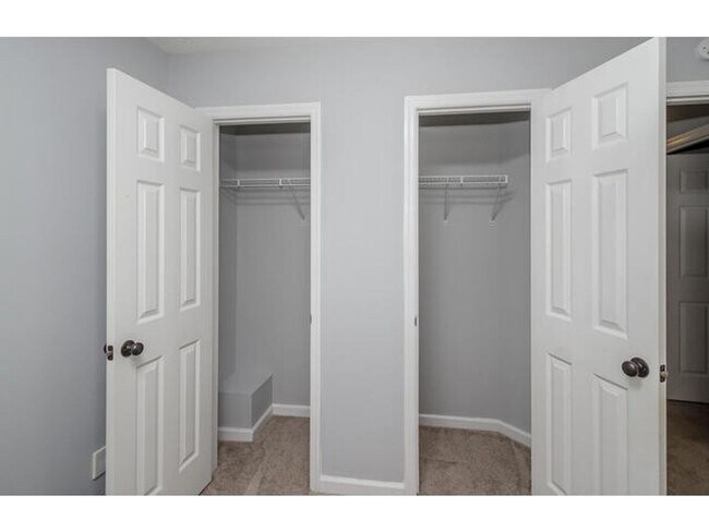 Building Photo - 7641 Pleasantville Way