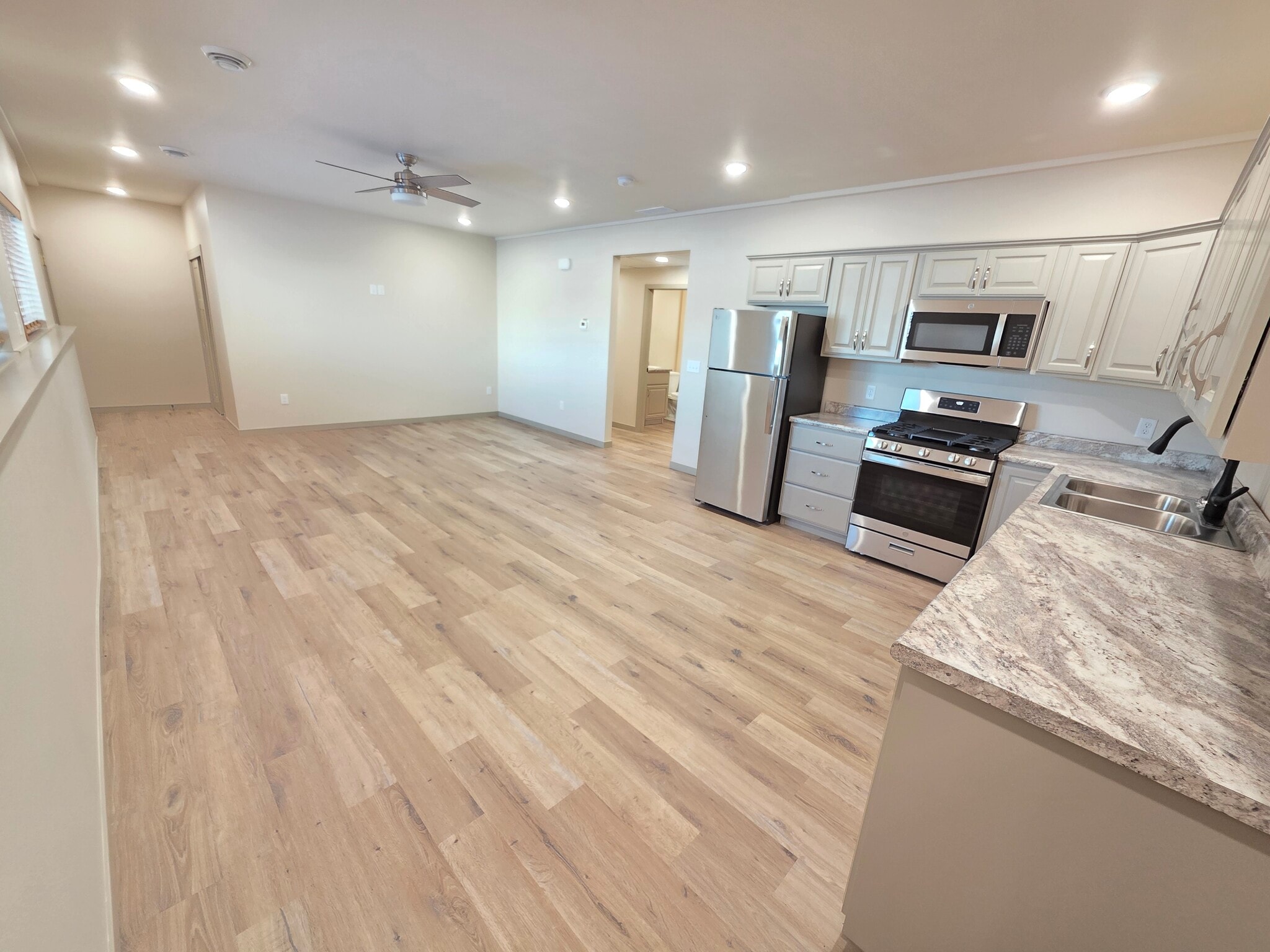 Building Photo - 1101 S Lawler St