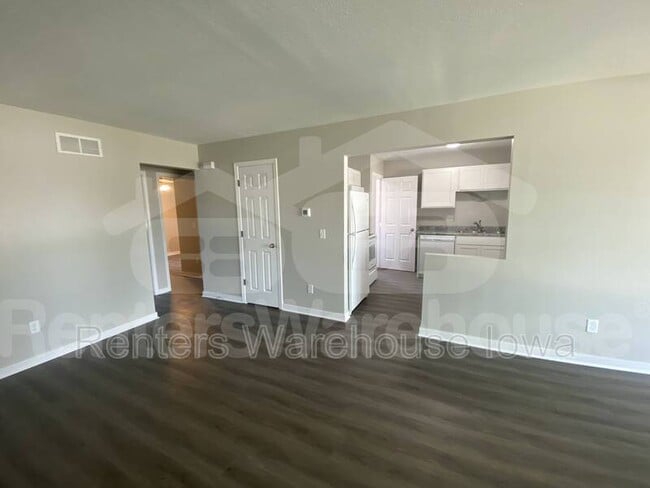 Building Photo - 507 9th St SE