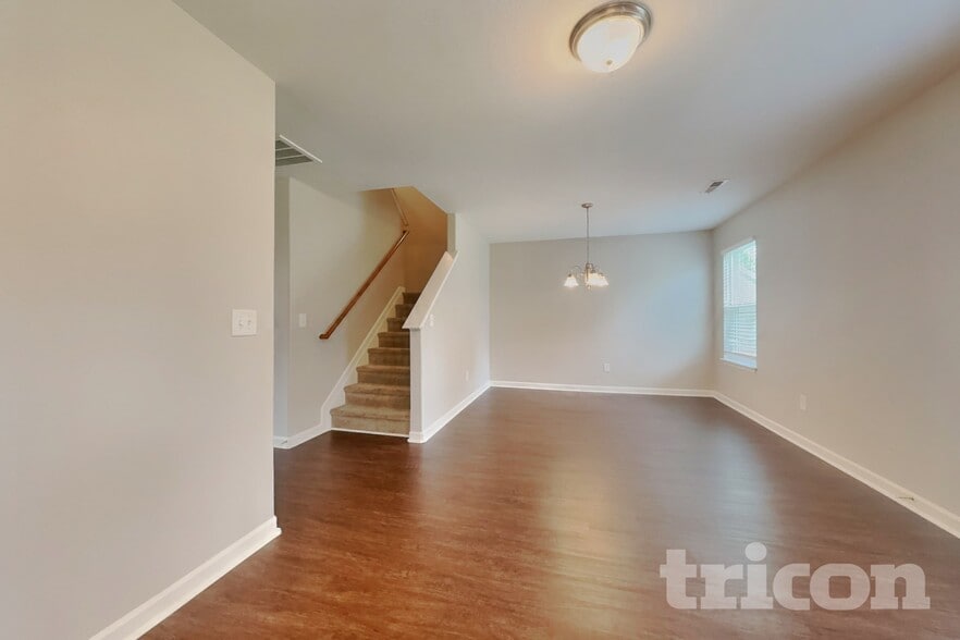 Building Photo - 1505 Hamilton Hills Dr