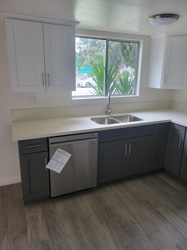 Building Photo - 723 Ivywood Dr