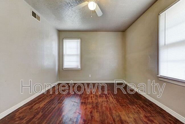 Building Photo - 3513 Springlake Dr