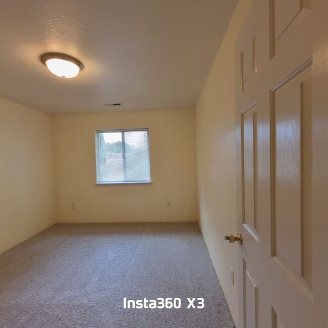 Building Photo - $300 OFF 1st Month's Rent!! - Charming 3 B...