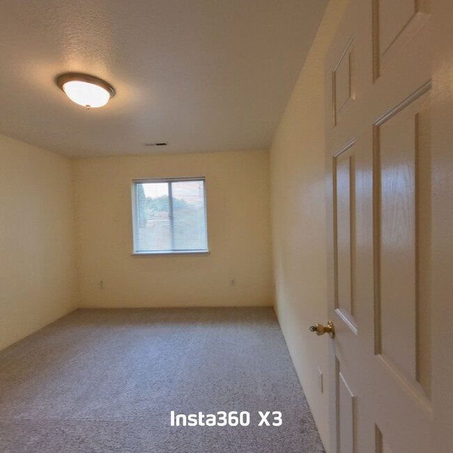 Building Photo - Charming 3 Bed 2 Bath Medford Townhome