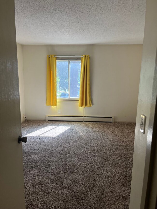 Building Photo - Maintenance-Free Living By The Beach