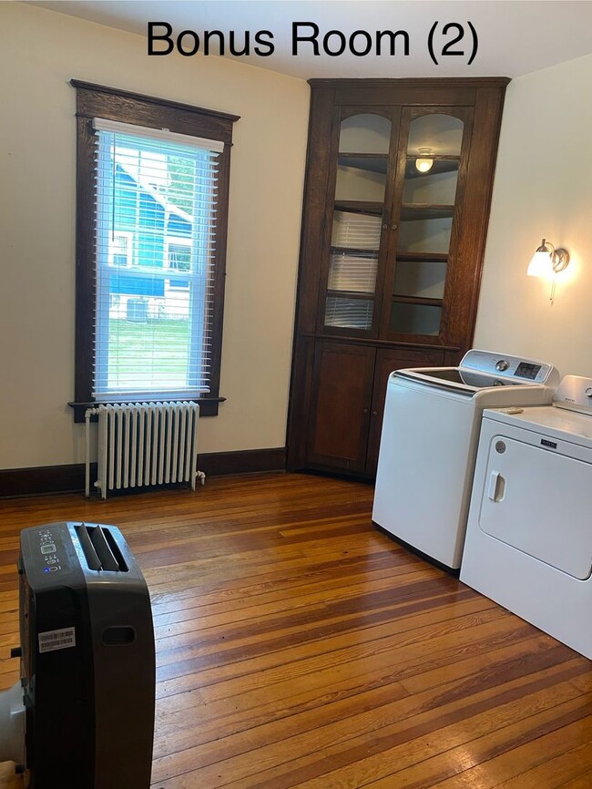 Building Photo - Spacious home on Colegate Drive