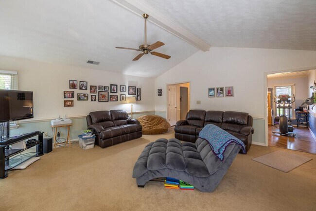 Building Photo - 917 Fox Ridge Trail