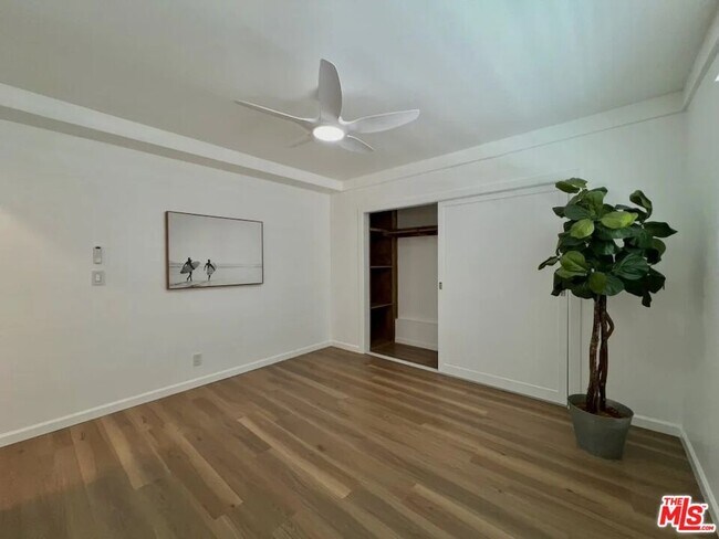 Building Photo - 5819 Carlton Way
