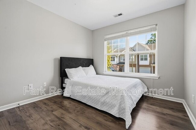 Building Photo - 1326 Stone Manor Dr