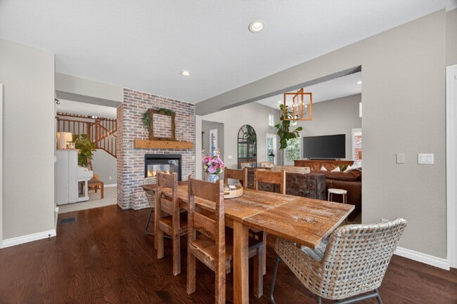 Building Photo - "Spacious 5-Bedroom Retreat on South Quantock Way - Perfectly Designed for Comfort and Style!"  A...