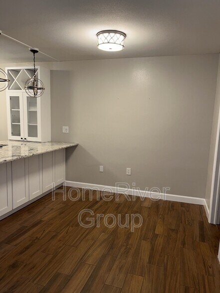 Building Photo - 2719 14th Ct