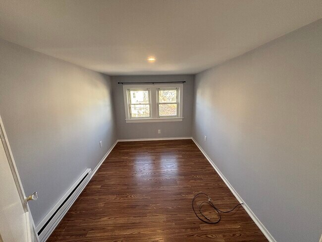 Building Photo - 21 Savin Ave