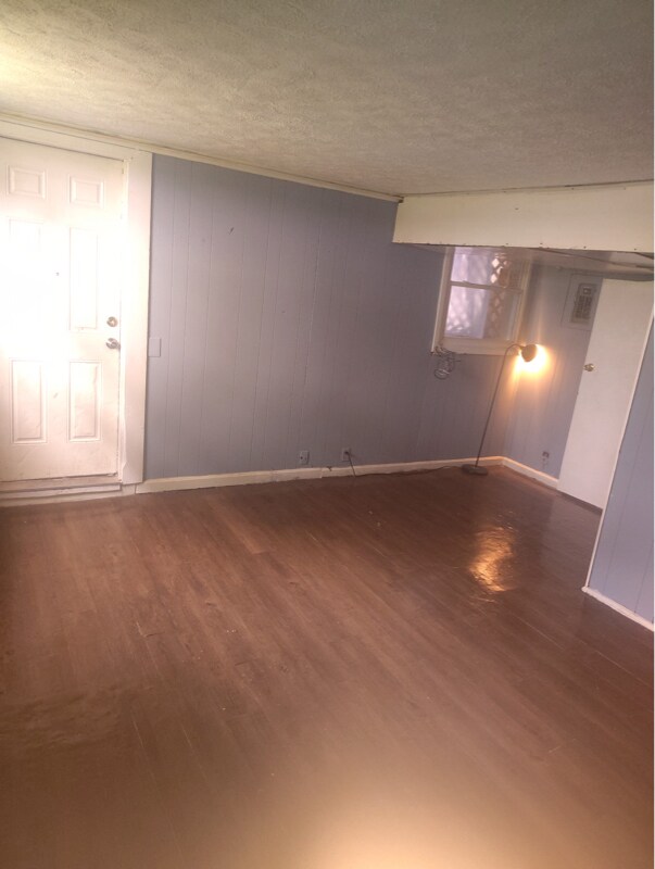Building Photo - 1532 Woodland Ave NW