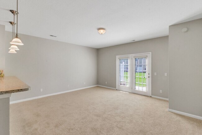 Building Photo - 3 Bed, 2. 5 Bath Like New Townhome in Richmond Hill