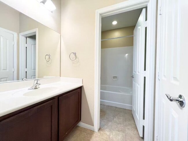 Building Photo - Welcome to this well-maintained 3-bedroom, 2.5-bath home