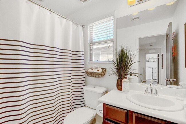 Building Photo - WONDERFUL 3 BEDROOM HOME IN THE SOUTHWEST!