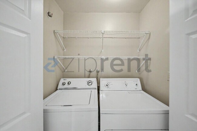 Building Photo - Unit