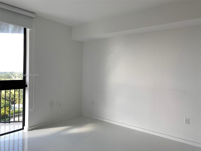 Building Photo - 5252 NW 85th Ave