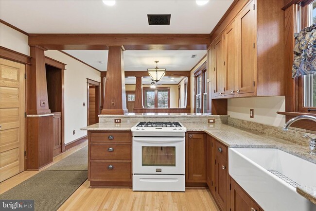 Building Photo - 2400 Valley Way