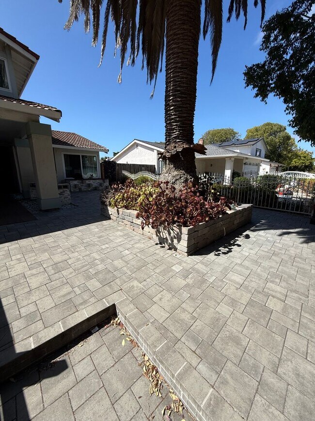 Building Photo - 32625 Lake Mead Dr