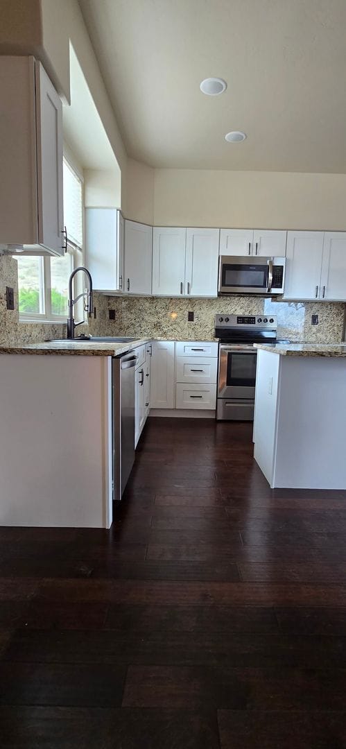 Building Photo - Stunning 3-BR Home with Views, Upgrades, & Oversized Garage!
