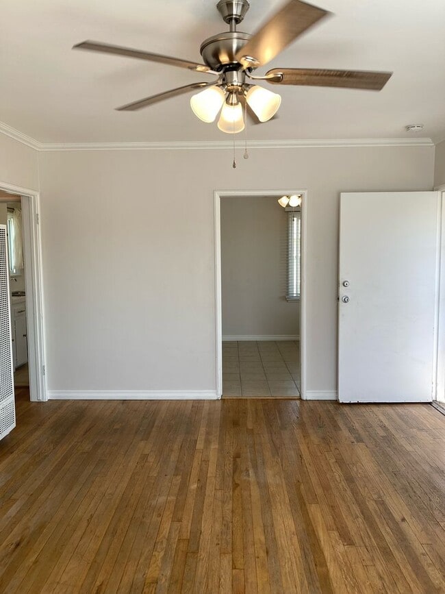 Building Photo - Spacious 1 Bedroom Apartment for rent in L...