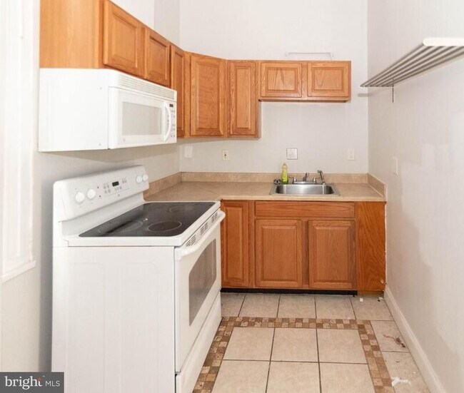 Building Photo - 31X N Paca St