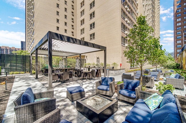 Building Photo - 3950 N Lake Shore Dr