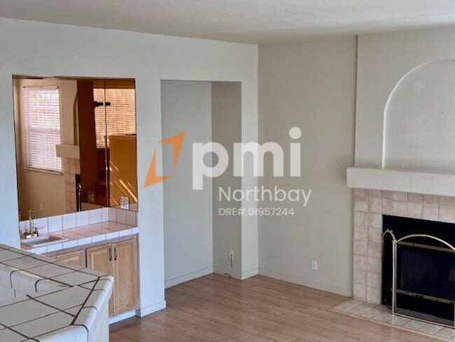 Building Photo - 3213 Hilton Head Dr