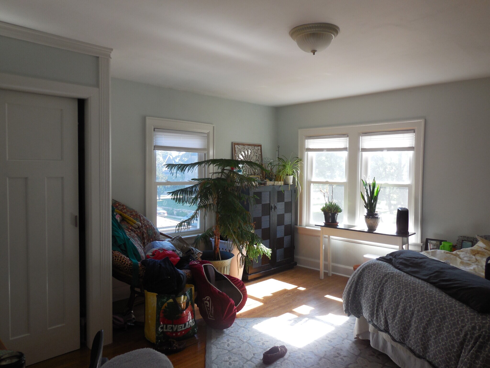 front bedroom - 1585 Lincoln Rd