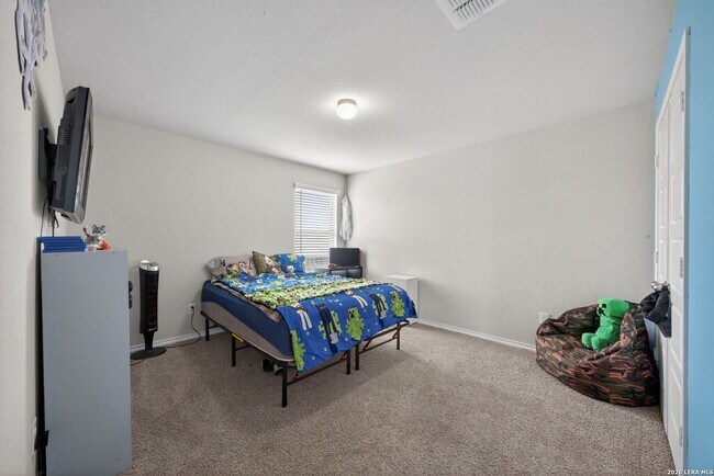 Building Photo - 4 Bedroom/2.5 Bath Summerhill Subdivision