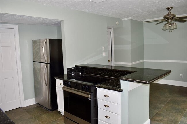Building Photo - 6106 Queen Anne Ct