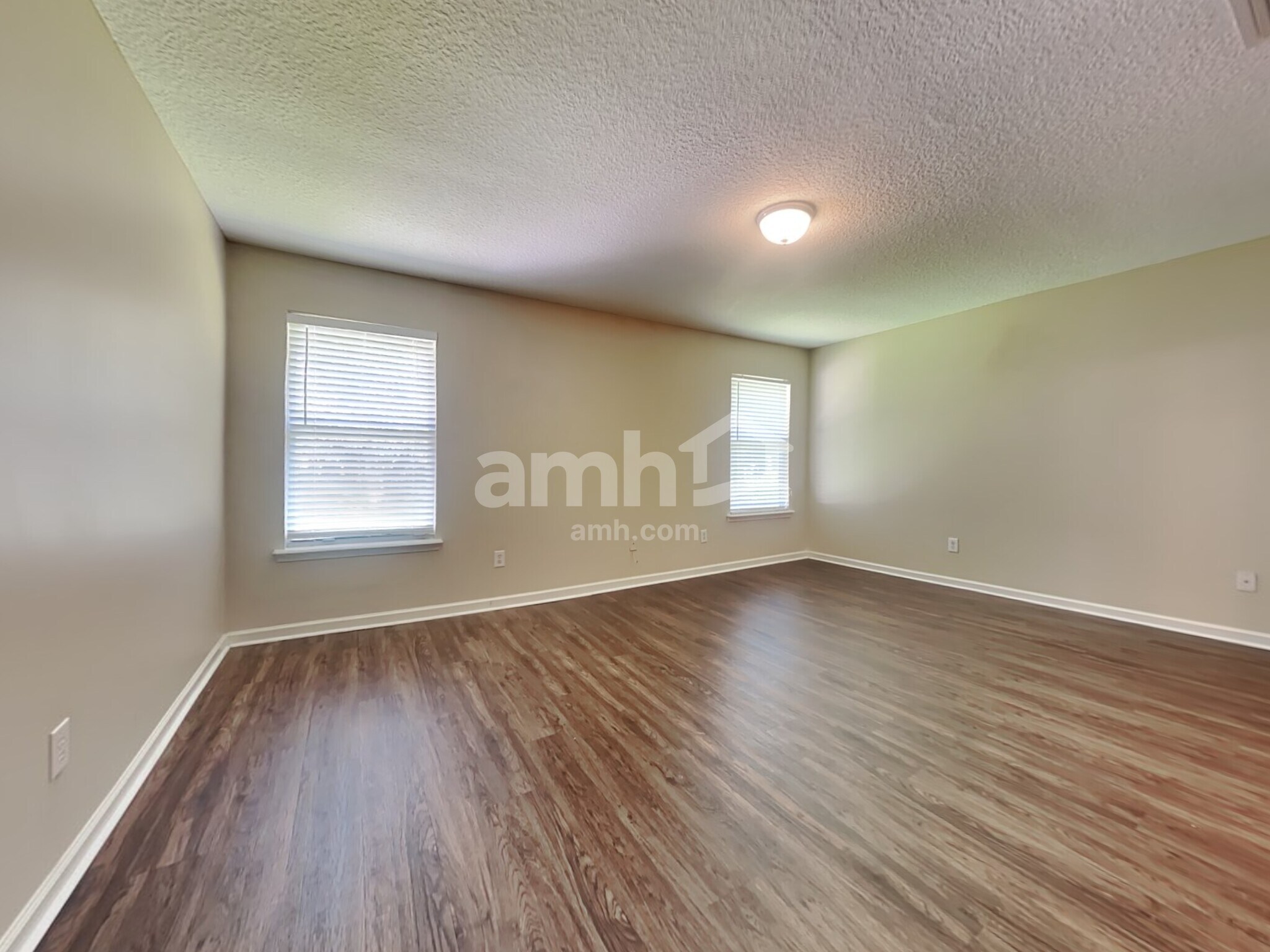 Building Photo - 7152 Rapid River Dr N