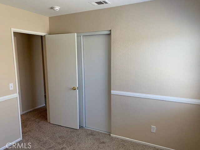 Building Photo - 4450 Rainbow View Way