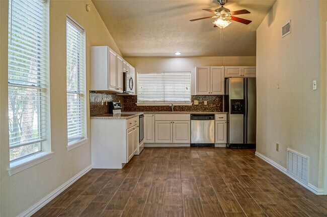 Building Photo - 11 Canyon Oak Pl