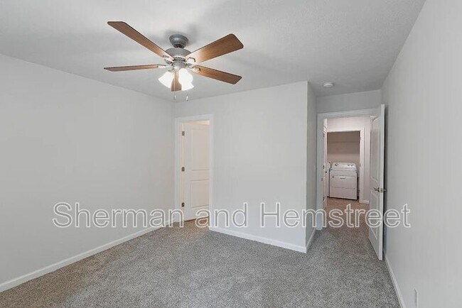Building Photo - 7026 Hummingbird Dr