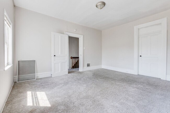 Building Photo - Available MAY 2026 - Beautiful, LARGE 4+ bedroom/2 bath GEM in South Side Slopes!