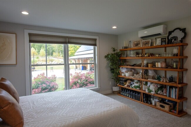 Building Photo - 13 Autumn Ln