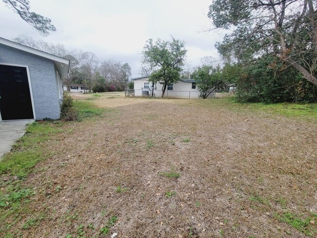 Building Photo - 1906 Karen Ln