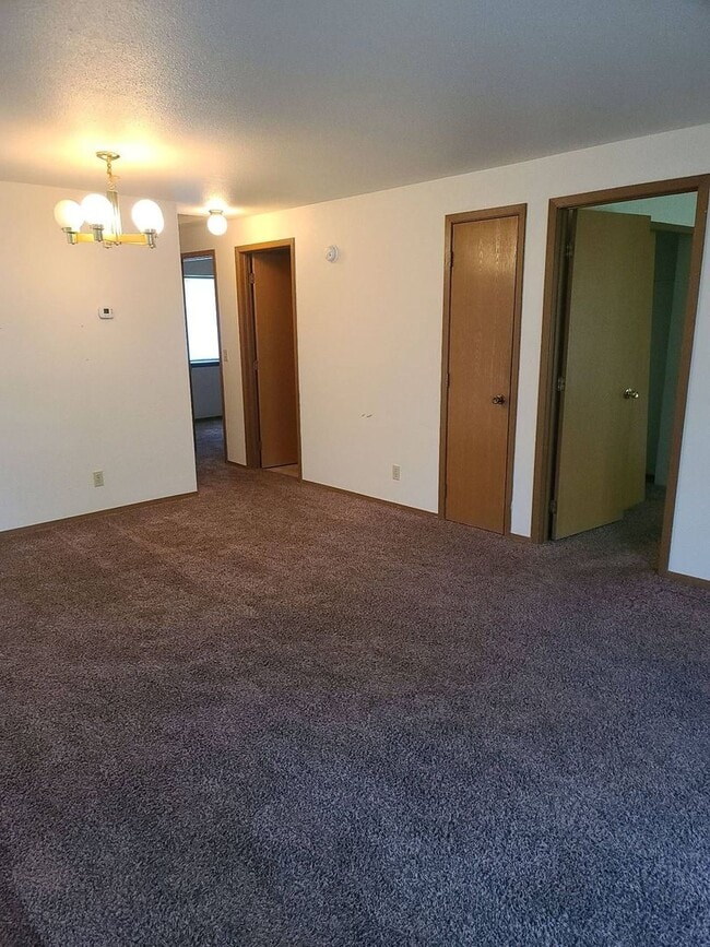 Building Photo - POST FALLS DUPLEX (P#302)