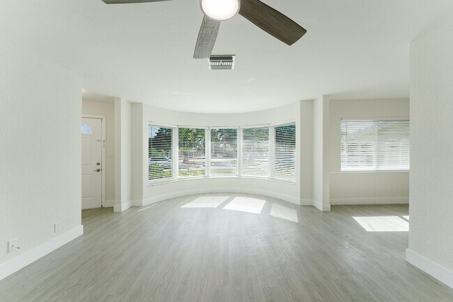 Building Photo - 323 Spanish River Blvd