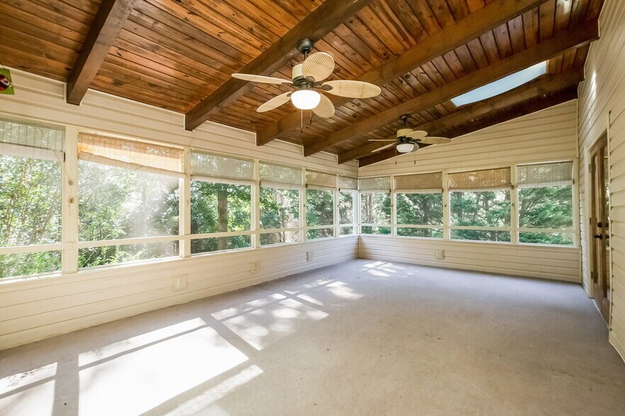 Building Photo - 6858 Creekwood Dr