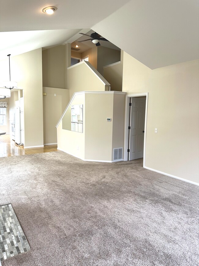 Building Photo - Elegant Gated Townhome with Main-Floor Primary Suite at Marina Pointe Kent