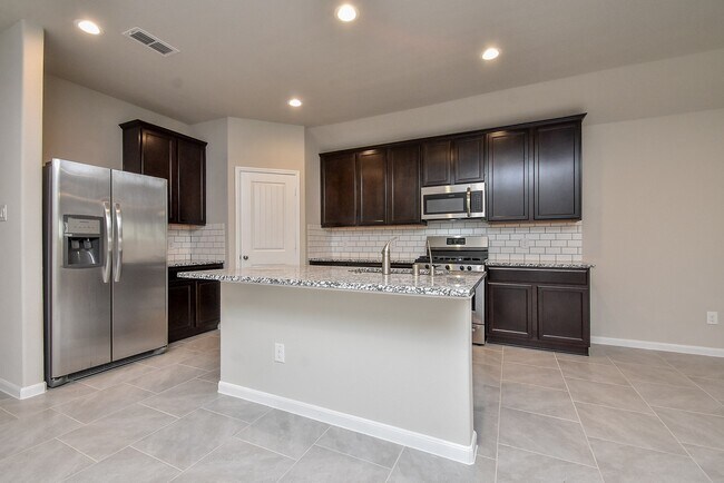 Building Photo - 1427 Central Heights Dr