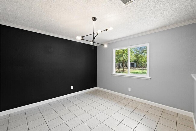 Building Photo - 2808 Firecrest Dr