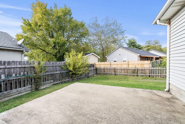 Building Photo - 2583 Woodhill Dr